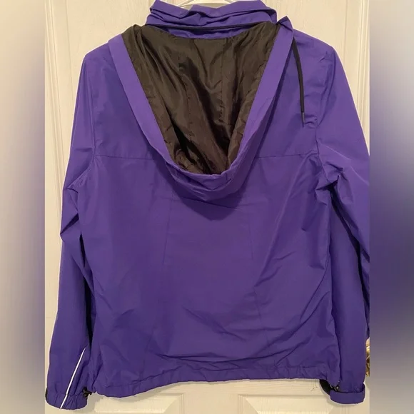 New Balance Women's Mesh-Lined Windjacket - Picture 3 of 5